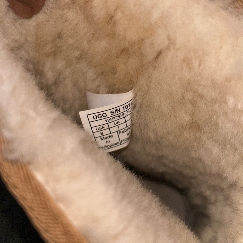 UGGs - Picture 8 of 8
